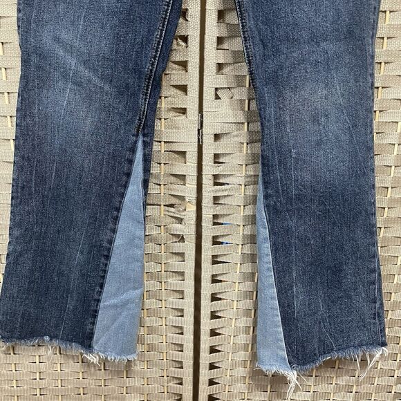 Pilcro Crop Flare Jeans Size 28 Two Tone Blue Denim Raw Hem Button Fly 5 Pocket - Picture 4 of 10